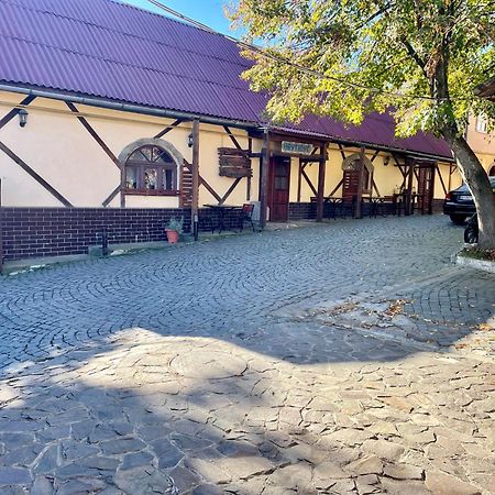Nautilus Hotel Oezjhorod Buitenkant foto