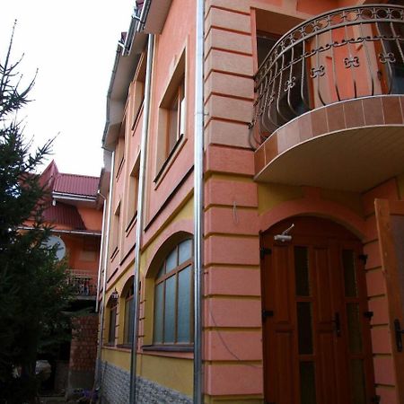 Nautilus Hotel Oezjhorod Buitenkant foto