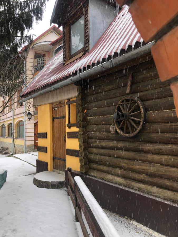 Nautilus Hotel Oezjhorod Buitenkant foto