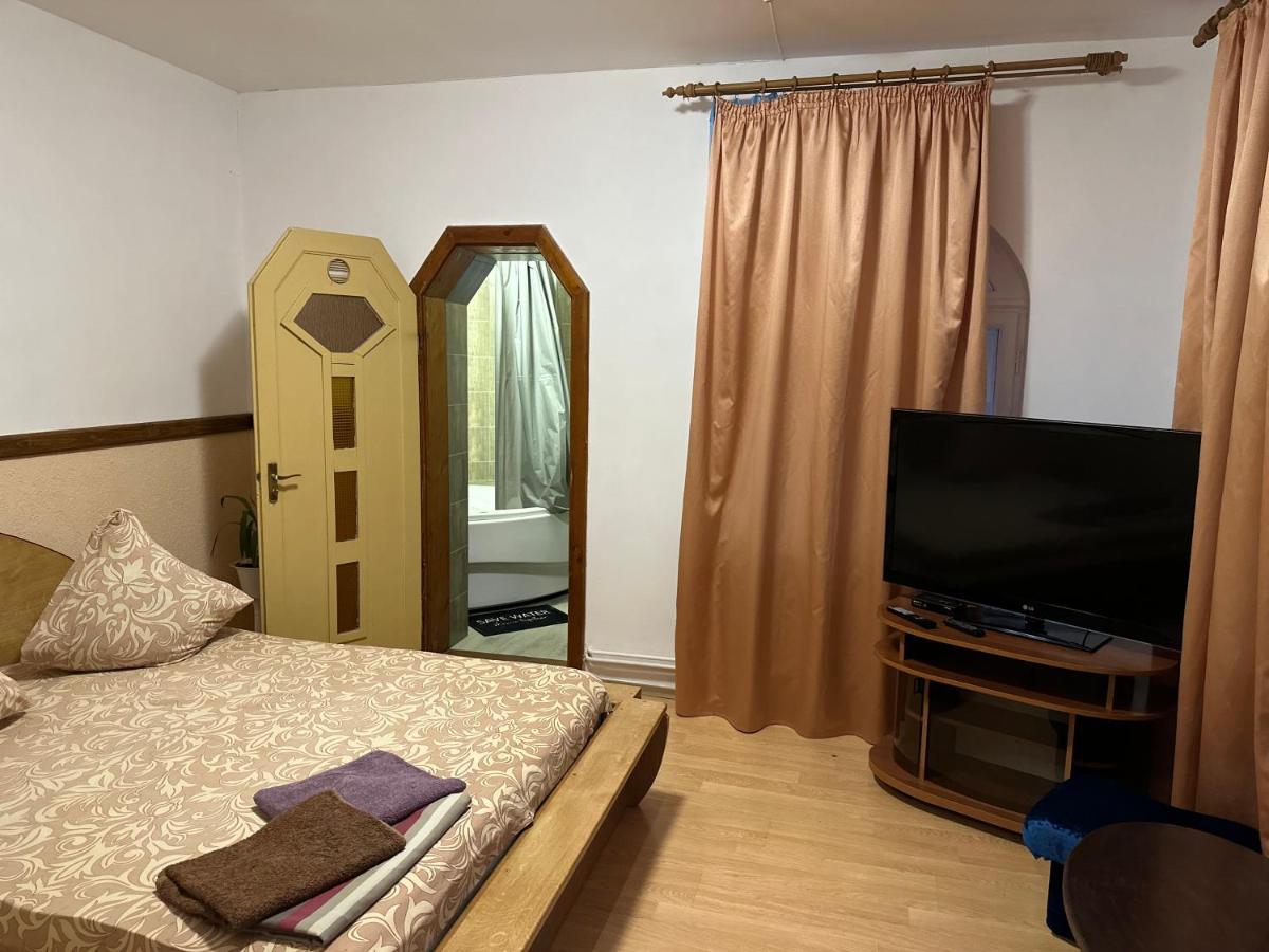 Nautilus Hotel Oezjhorod Buitenkant foto