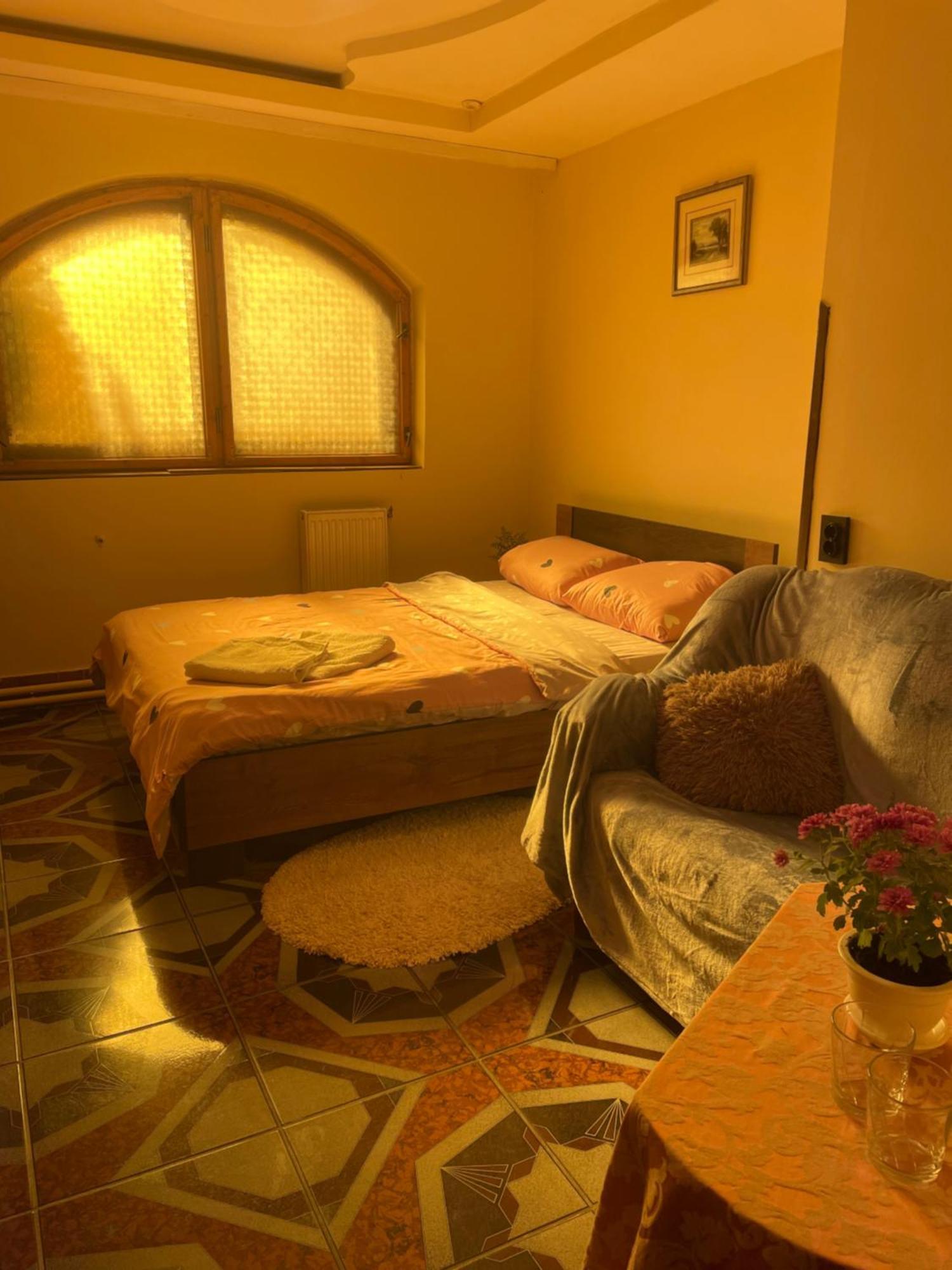 Nautilus Hotel Oezjhorod Buitenkant foto