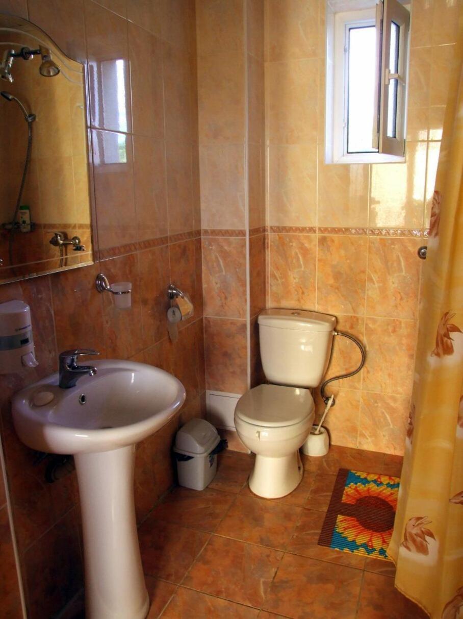 Nautilus Hotel Oezjhorod Buitenkant foto